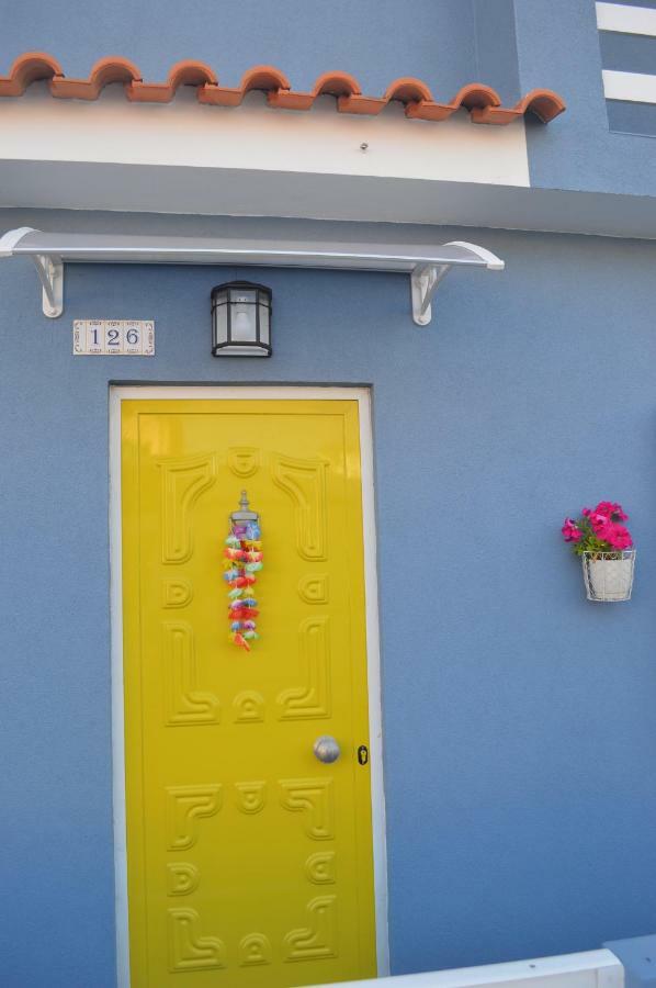 Yellow Door Gafanha da Encarnacao Buitenkant foto